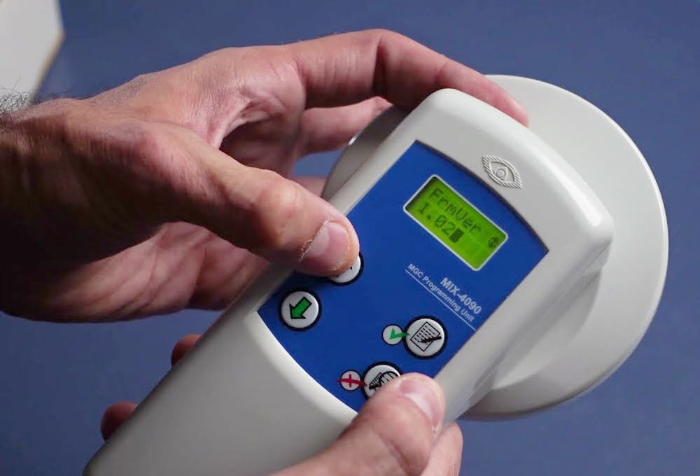 MIX-4090 es un programador portátil de la serie MIX-4000